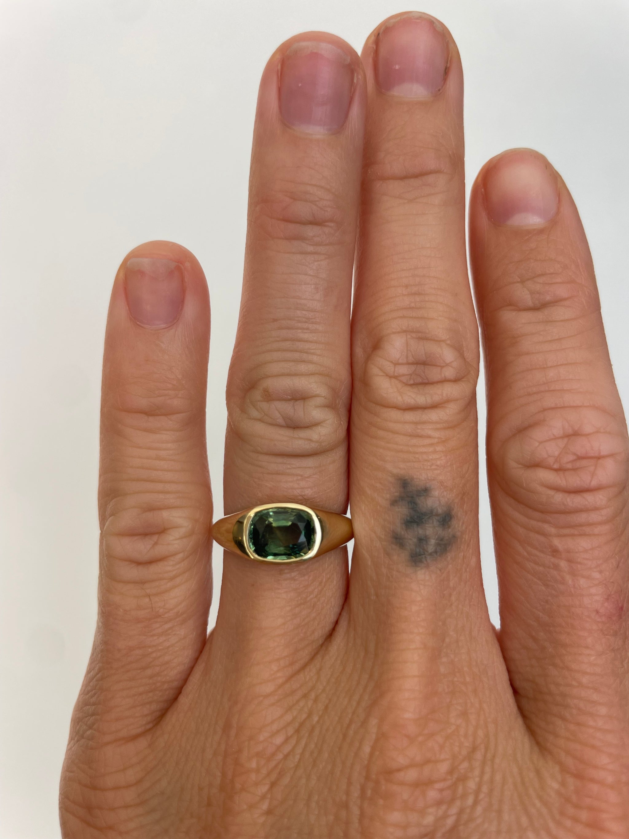 Green Sapphire Cushion Signet Ring - Size 6 – SKYDOG